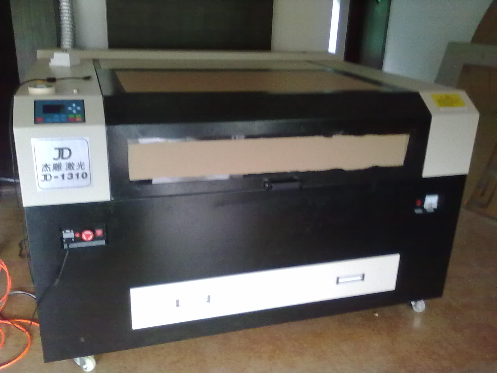 恭喜馬來(lái)西(xī)亞鄭先生(shēng)購(gòu)傑雕1310激光(guāng)機(jī)